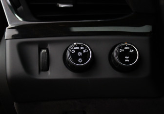 Подержанный автомобиль Cadillac Escalade Suv 2016 года (23 фото)