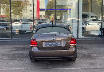 Подержанный автомобиль Volkswagen Polo Sedan 2014 года (7 фото)