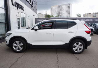 Подержанный автомобиль Volvo XC40 2019 года (8 фото)