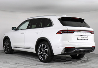 Подержанный автомобиль Geely Monjaro 2023 года (7 фото)