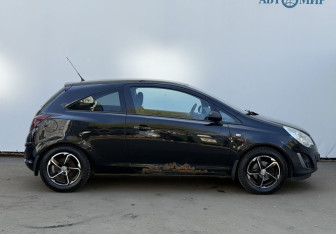 Подержанный автомобиль Opel Corsa 2011 года (4 фото)