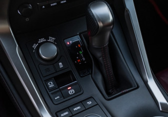 Подержанный автомобиль Lexus NX 2016 года (13 фото)