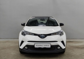 Подержанный автомобиль Toyota C-HR 2018 года (2 фото)