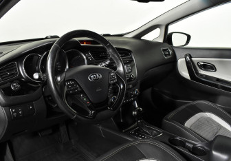 Подержанный автомобиль Kia Ceed Wagon 2013 года (10 фото)
