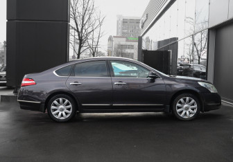 Подержанный автомобиль Nissan Teana 2010 года (4 фото)