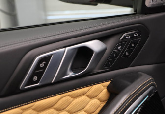 Подержанный автомобиль BMW X6 M 2021 года (14 фото)