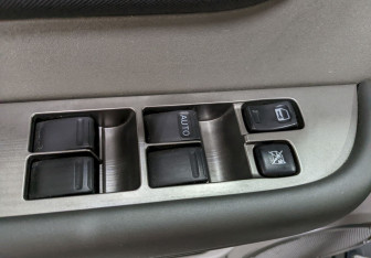 Подержанный автомобиль Nissan X-Trail 2006 года (12 фото)