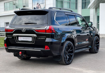 Подержанный автомобиль Lexus LX 2020 года (5 фото)