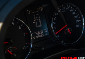Подержанный автомобиль Nissan X-Trail 2012 года (9 фото)