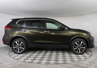 Подержанный автомобиль Nissan X-Trail 2019 года (4 фото)