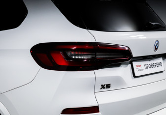 Подержанный автомобиль BMW X5 2022 года (16 фото)