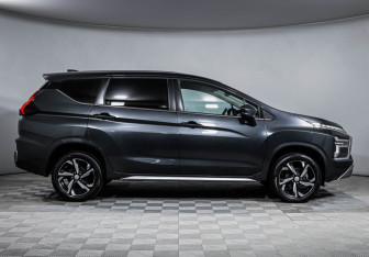 Подержанный автомобиль Mitsubishi Xpander 2022 года (4 фото)