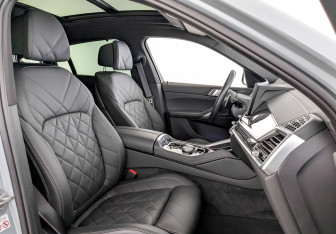 Подержанный автомобиль BMW X6 2024 года (25 фото)