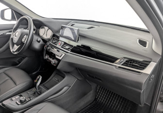 Подержанный автомобиль BMW X1 2021 года (11 фото)
