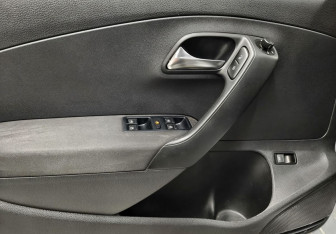 Подержанный автомобиль Volkswagen Polo Sedan 2012 года (12 фото)