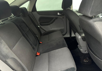 Подержанный автомобиль Ford Focus Sedan 2008 года (14 фото)