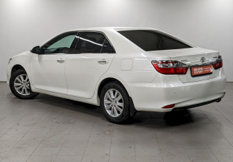 Подержанный автомобиль Toyota Camry Sedan 2015 года (7 фото)