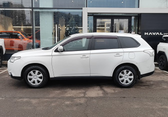 Подержанный автомобиль Mitsubishi Outlander 2013 года (8 фото)