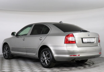 Подержанный автомобиль Skoda Octavia Liftback 2009 года (6 фото)