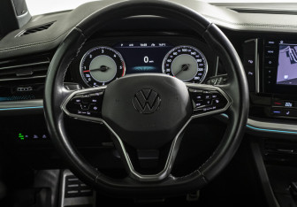 Подержанный автомобиль Volkswagen Touareg 2021 года (11 фото)