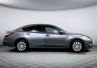 Подержанный автомобиль Nissan Teana 2014 года (4 фото)