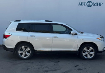 Подержанный автомобиль Toyota Highlander 2012 года (4 фото)