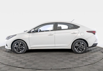 Подержанный автомобиль Hyundai Solaris Sedan 2021 года (8 фото)