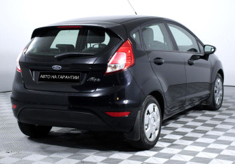 Подержанный автомобиль Ford Fiesta Hatchback 2015 года (3 фото)