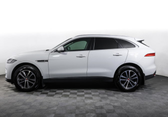 Подержанный автомобиль Jaguar F-Pace 2017 года (8 фото)