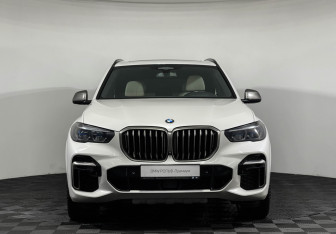 Подержанный автомобиль BMW X5 2021 года (3 фото)