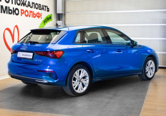 Подержанный автомобиль Audi A3 Hatchback 2022 года (4 фото)