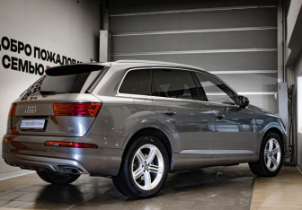 Подержанный автомобиль Audi Q7 2016 года (4 фото)