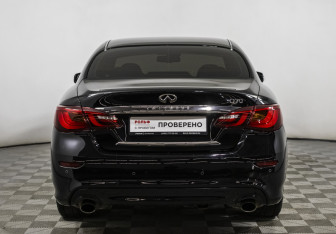 Подержанный автомобиль Infiniti Q70 2015 года (6 фото)