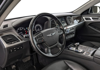 Подержанный автомобиль Genesis G70 2018 года (15 фото)