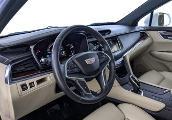 Подержанный автомобиль Cadillac XT5 2016 года (15 фото)