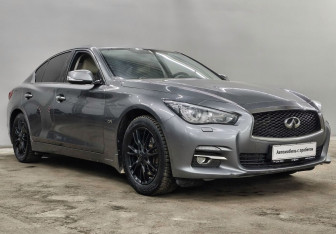 Подержанный автомобиль Infiniti Q50 2014 года (3 фото)