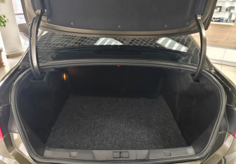 Подержанный автомобиль Citroen C4 Sedan 2013 года (16 фото)