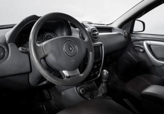 Подержанный автомобиль Renault Duster 2013 года (13 фото)