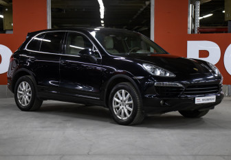 Подержанный автомобиль Porsche Cayenne 2013 года (3 фото)