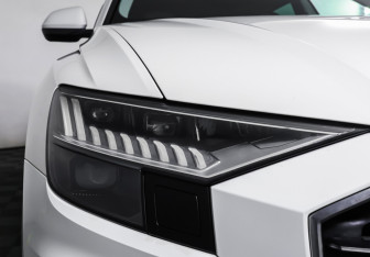 Подержанный автомобиль Audi Q8 2019 года (27 фото)