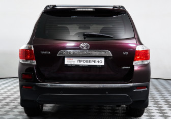 Подержанный автомобиль Toyota Highlander 2012 года (6 фото)