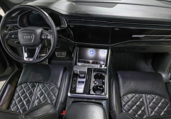 Подержанный автомобиль Audi Q8 2019 года (14 фото)