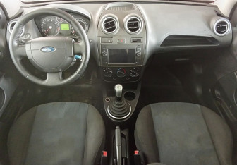 Подержанный автомобиль Ford Fiesta Hatchback 2008 года (9 фото)