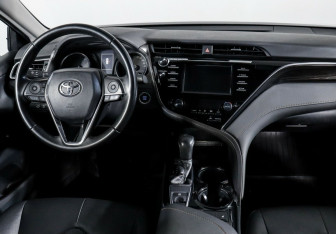 Подержанный автомобиль Toyota Camry Sedan 2019 года (8 фото)