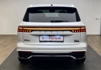 Подержанный автомобиль Geely Monjaro 2025 года (5 фото)