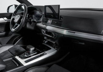 Подержанный автомобиль Audi Q5 2021 года (9 фото)