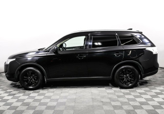 Подержанный автомобиль Mitsubishi Outlander 2014 года (3 фото)