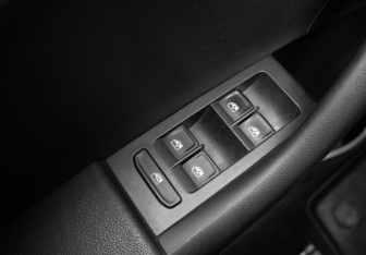 Подержанный автомобиль Skoda Rapid Liftback 2016 года (15 фото)