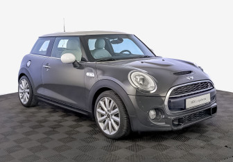 Подержанный автомобиль MINI Hatch 2016 года (3 фото)