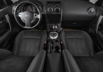Подержанный автомобиль Nissan Qashqai 2012 года (16 фото)